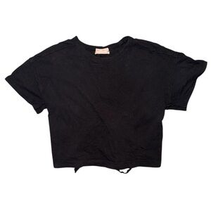 UO black tee